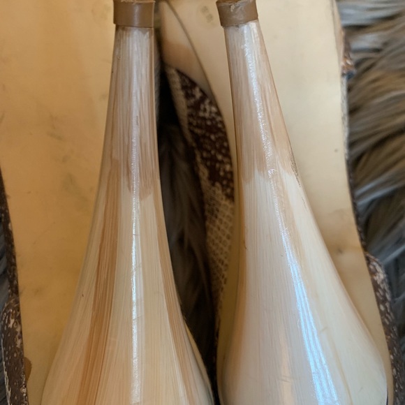 Shoe - Picture 5 of 7